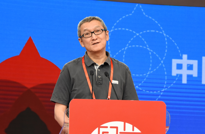 中国人民大学中国公益创新研究院院长康晓光发表主旨演讲