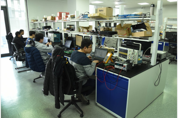 北京亦庄的一家公司的研发中心，技术人员正在忙碌。（图文无关） 新华社图
