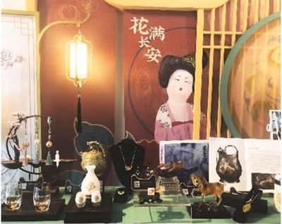 陕西历史博物馆文创产品在天猫新文创大会上展示。记者 邹雅婷摄