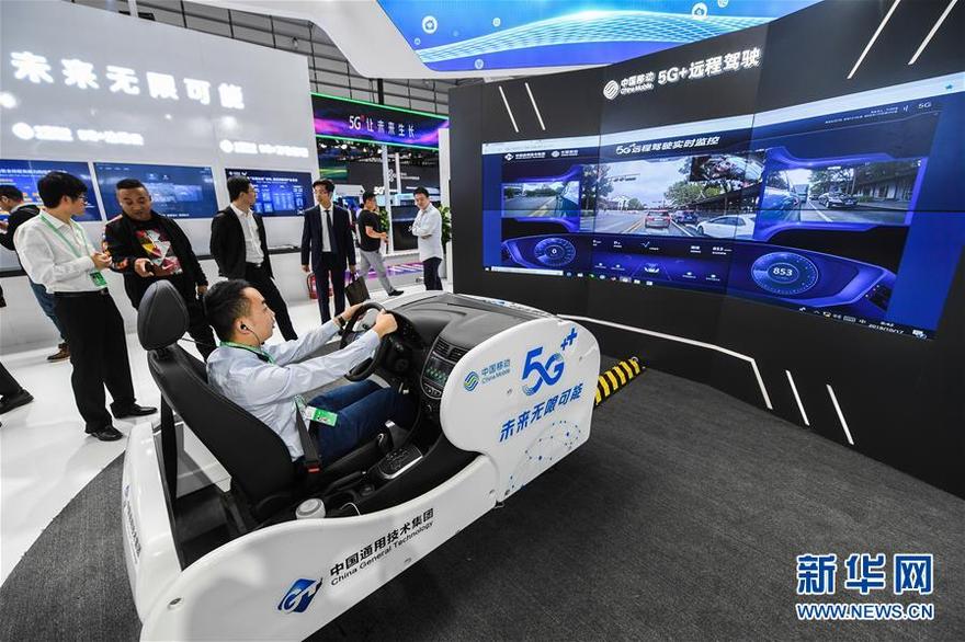 这是互联网之光博览会现场展示的基于5G技术的远程驾驶系统（10月18日摄）。 新华社记者 徐昱 摄
