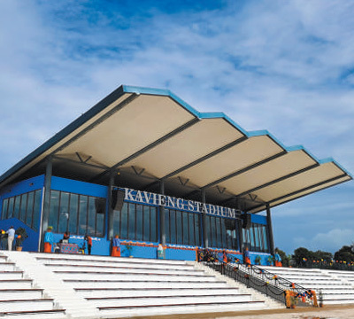 在巴布亚新几内亚新爱尔兰省省会卡维恩市，中国铁建股份有限公司承建的卡维恩体育场是当地首座现代化体育场。 　　吴 彪摄